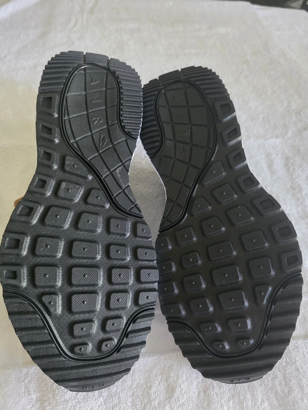 NWT Nike Air Max SYSTM Kids Youth 6.5Y Sneakers Black White